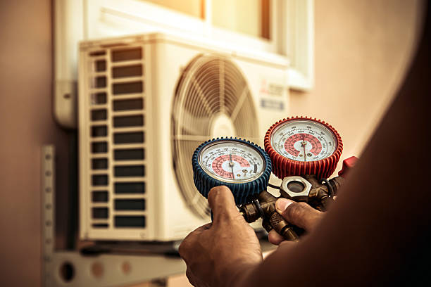 Professional Hvac technician working in Pilot Point, TX